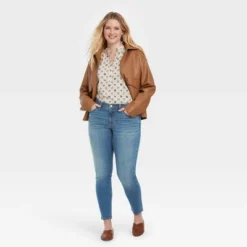Women's Mid-Rise Curvy Fit Skinny Jeans - Universal Thread™ Medium Wash -Women Store GUEST 95dc385e 2a1d 450d 936b 22ab90ff6a62